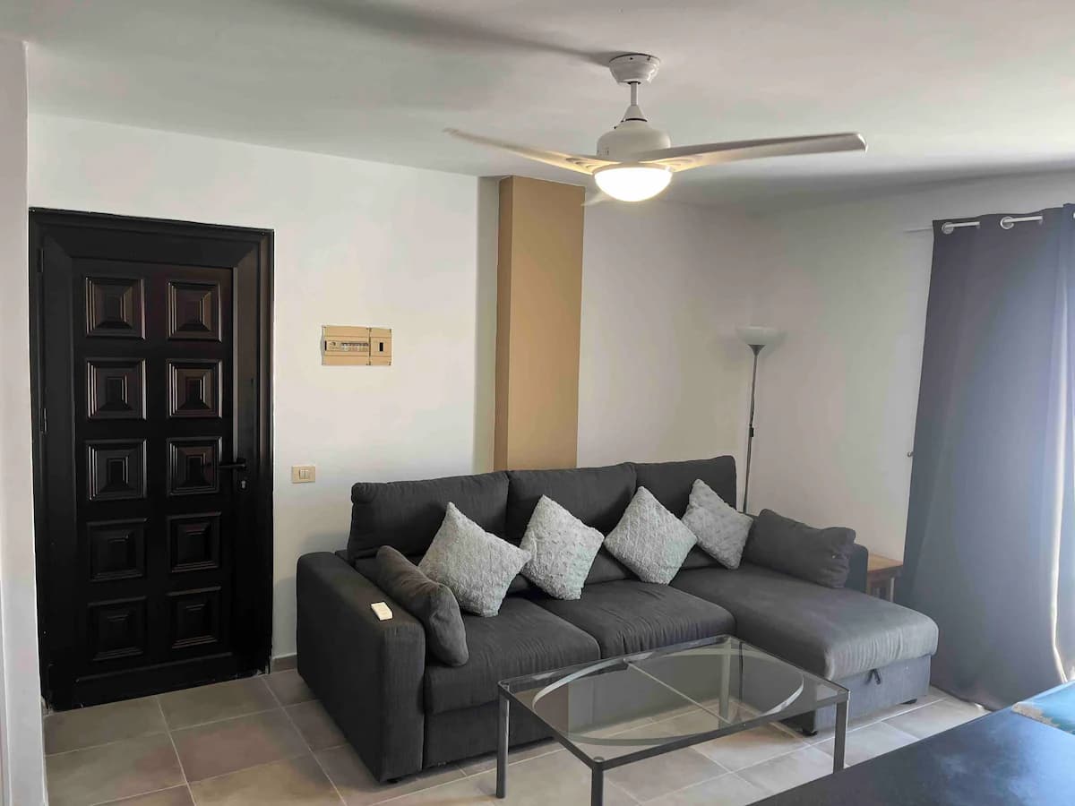 Spacious 2-Bedroom Apartment with Pool